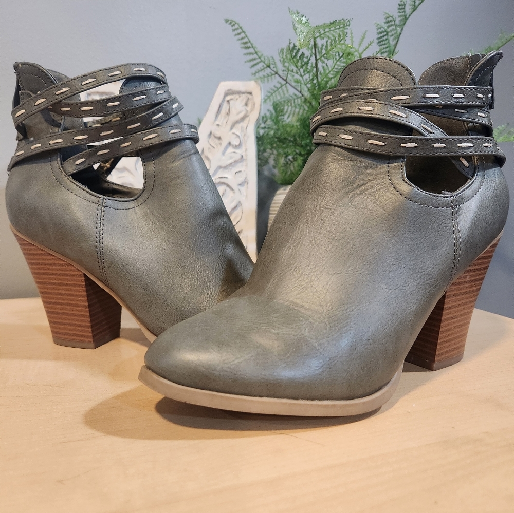 Grey Booties - Picture 3 of 5
